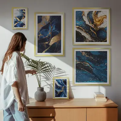 Bildergalerie-Set für die Wand mit abstrakten blauen Mustern
