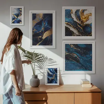 Bildergalerie-Set für die Wand mit abstrakten blauen Mustern