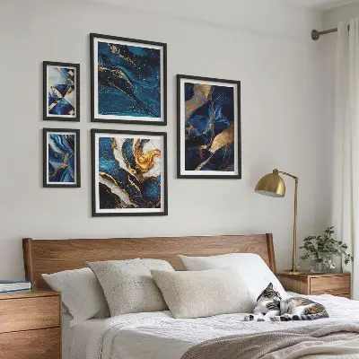 Bildergalerie-Set für die Wand mit abstrakten blauen Mustern