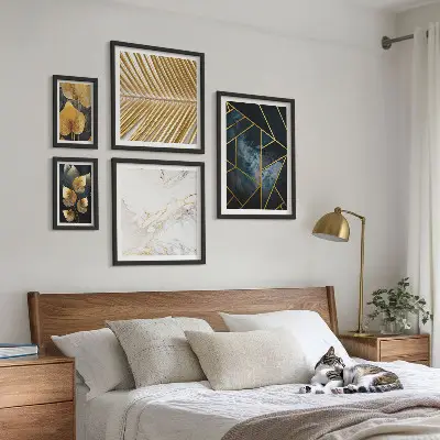 Bilderset fürs Sofa mit stilvollen Blättern und geometrischen Motiven