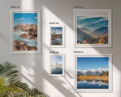 Modernes Wandbilder-Set mit natürlichen Bergen und Leuchttürmen am Meer