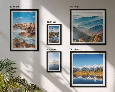 Modernes Wandbilder-Set mit natürlichen Bergen und Leuchttürmen am Meer