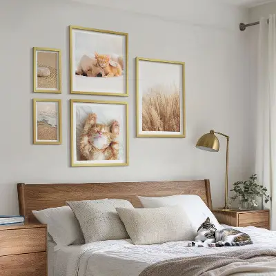Modernes Wandbilder-Set mit niedlichen Tierlandschaften