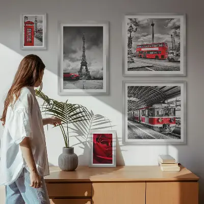 Modernes Wandbilder-Set mit architektonischen Ikonen und Fahrzeugen