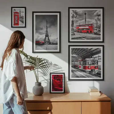 Modernes Wandbilder-Set mit architektonischen Ikonen und Fahrzeugen