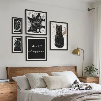 Bilder-Set für das Sofa schwarze Katzen im Boho-Stil