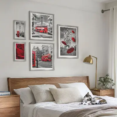 Modernes Wandbilder-Set mit Londoner Motiven und roten Akzenten