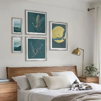 Modernes Wandbilder-Set mit Motiven von Landschaften, Vögeln und dem Nachthimmel