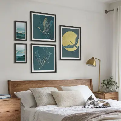 Modernes Wandbilder-Set mit Motiven von Landschaften, Vögeln und dem Nachthimmel