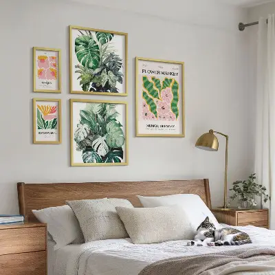 Modernes Wandbilder-Set mit Pflanzenmotiven und Boho-Blumen