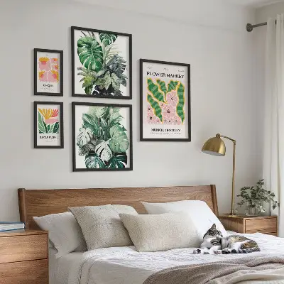 Modernes Wandbilder-Set mit Pflanzenmotiven und Boho-Blumen