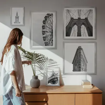 Modernes Wandbilder-Set mit Schwarz-weißer Großstadtarchitektur