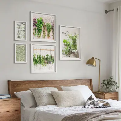 Bilderset fürs Sofa mit Inspirationen für Kräuterdekorationen