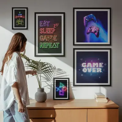 Bilderset fürs Sofa mit Neon-Computerspielmotiven