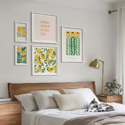 Modernes Wandbilder-Set mit Blumen, Zitrusfrüchten und positiven Sprüchen