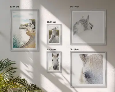 Bilderset für das Sofa mit Motiven von Pferden, Strand und Natur im minimalistischen Stil