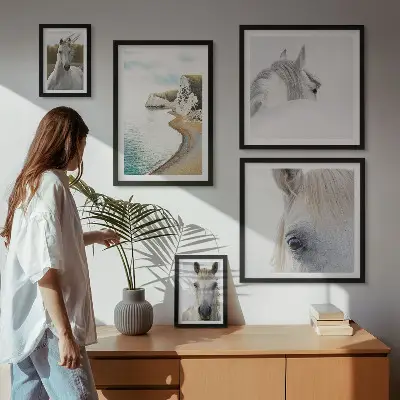 Bilderset für das Sofa mit Motiven von Pferden, Strand und Natur im minimalistischen Stil