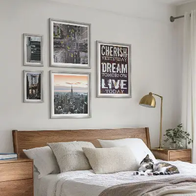 Modernes Wandbilder-Set mit inspirierenden Stadtslogans