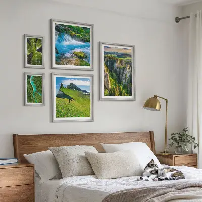 Modernes Wandbilder-Set mit Motiven von Landschaften mit Bergen, Flüssen und Wäldern