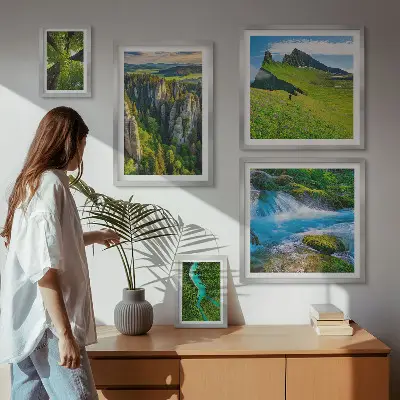 Modernes Wandbilder-Set mit Motiven von Landschaften mit Bergen, Flüssen und Wäldern