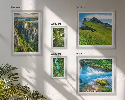 Modernes Wandbilder-Set mit Motiven von Landschaften mit Bergen, Flüssen und Wäldern