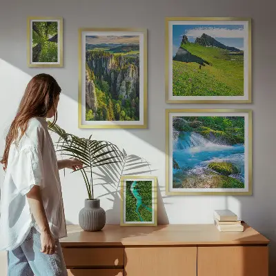 Modernes Wandbilder-Set mit Motiven von Landschaften mit Bergen, Flüssen und Wäldern