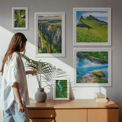 Modernes Wandbilder-Set mit Motiven von Landschaften mit Bergen, Flüssen und Wäldern