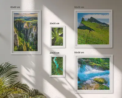 Modernes Wandbilder-Set mit Motiven von Landschaften mit Bergen, Flüssen und Wäldern