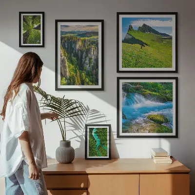 Modernes Wandbilder-Set mit Motiven von Landschaften mit Bergen, Flüssen und Wäldern