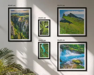 Modernes Wandbilder-Set mit Motiven von Landschaften mit Bergen, Flüssen und Wäldern