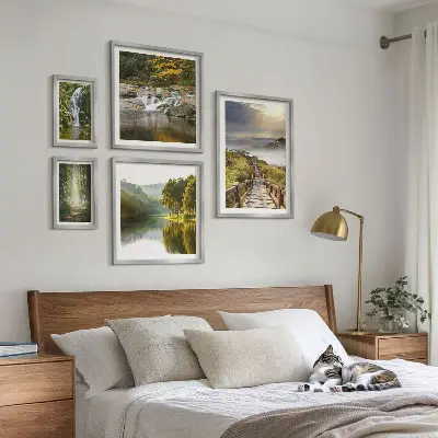 Modernes Wandbilder-Set mit Naturlandschaften, Wasserfällen und Waldwegen
