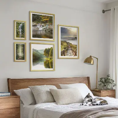 Modernes Wandbilder-Set mit Naturlandschaften, Wasserfällen und Waldwegen