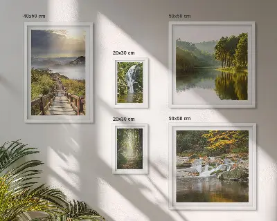Modernes Wandbilder-Set mit Naturlandschaften, Wasserfällen und Waldwegen