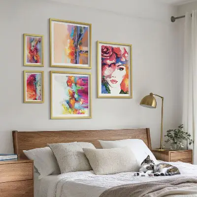 Bildergalerie-Set für die Wand mit farbenfrohen abstrakten Porträts