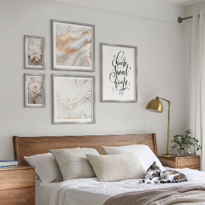 Bilderset fürs sofa Stilvolles Interieur mit Blumenmuster und Marmor