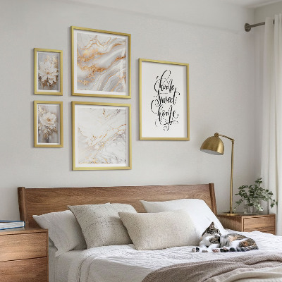 Bilderset fürs sofa Stilvolles Interieur mit Blumenmuster und Marmor