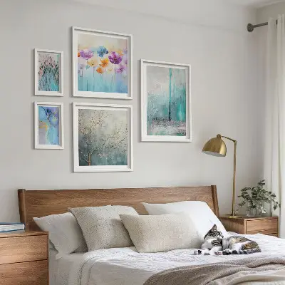 Bilderset für das Sofa mit abstrakten Blumenlandschaften
