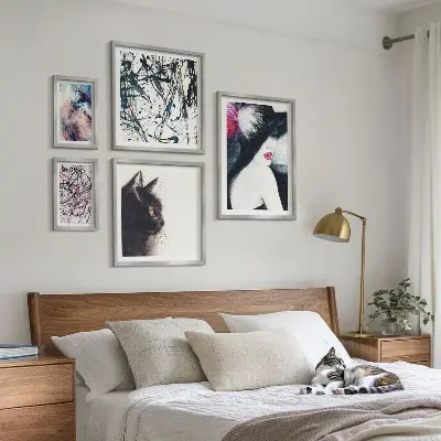Bildergalerie-Set für die Wand mit stilvollen abstrakten Porträts