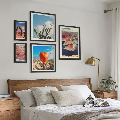 Modernes Wandbilder-Set mit Berglandschaften und Gewässern