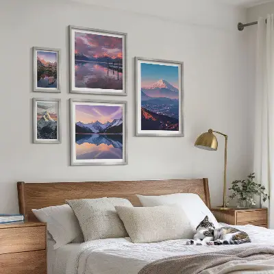 Modernes Wandbilder-Set mit malerischen Bergpanoramen und Gipfelmotiven