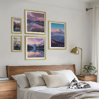 Modernes Wandbilder-Set mit malerischen Bergpanoramen und Gipfelmotiven
