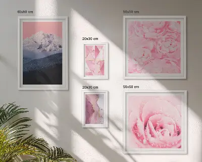 Modernes Wandbilder-Set mit rosa Landschaften und modernen Blumen