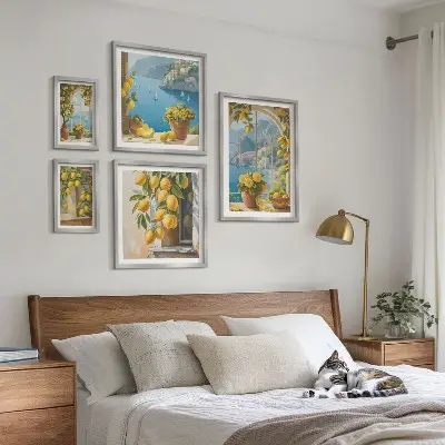 Modernes Wandbilder-Set mit Zitronenakzenten aus der Provence am Meer