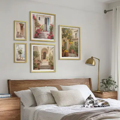 Modernes Wandbilder-Set mit Motiven von Straßen, Blumen und Zitrusfrüchten aus der Provence