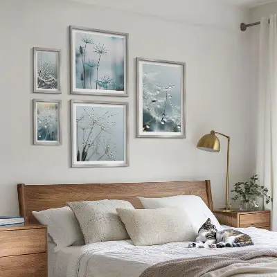 Modernes Wandbilder-Set mit Pflanzenmotiven und Wassertropfen