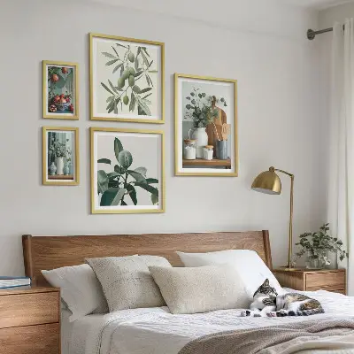 Modernes Wandbilder-Set mit natürlichen skandinavischen Pflanzenmotiven