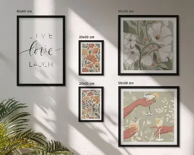 Modernes Wandbilder-Set mit stilvollen floralen Grafik-Slogans