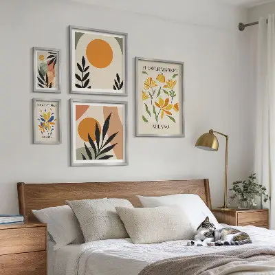 Modernes Wandbilder-Set mit abstrakten Blumen im Boho-Stil