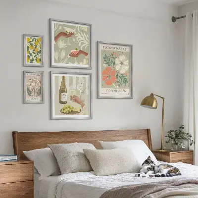Modernes Wandbilder-Set mit Blumen und Früchten im Vintage-Stil
