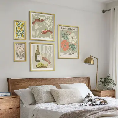 Modernes Wandbilder-Set mit Blumen und Früchten im Vintage-Stil